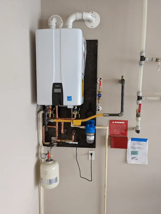 Professional plumber installing copper piping in a Tupelo home